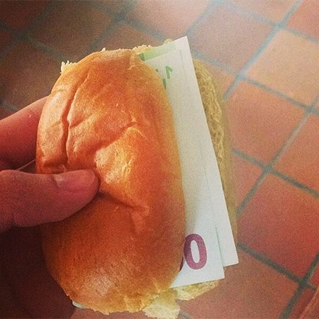 Hamamda dollarla da “çimmək” olurmuş... -  “Varlı valideynlər “İnstagram”da”