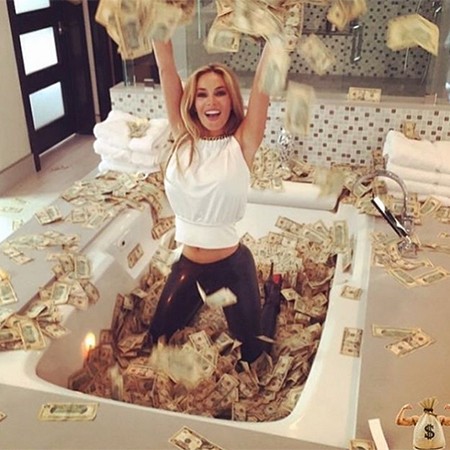 Hamamda dollarla da “çimmək” olurmuş... -  “Varlı valideynlər “İnstagram”da”