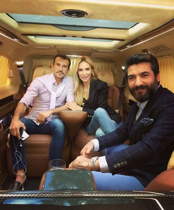 Rüştünün arvadının 300 min avroluq VIP avtomobili -  Foto