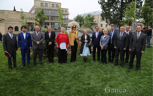 Gəncədə Aİ ilə tərəfdaşlığın 25 illiyi qeyd edilib Gəncədə Aİ ilə tərəfdaşlığın 25 illiyi qeyd edilib