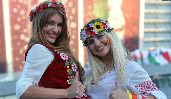 Fransanı g&ouml;zəlliyə qərq edənlər - Fotosessiya