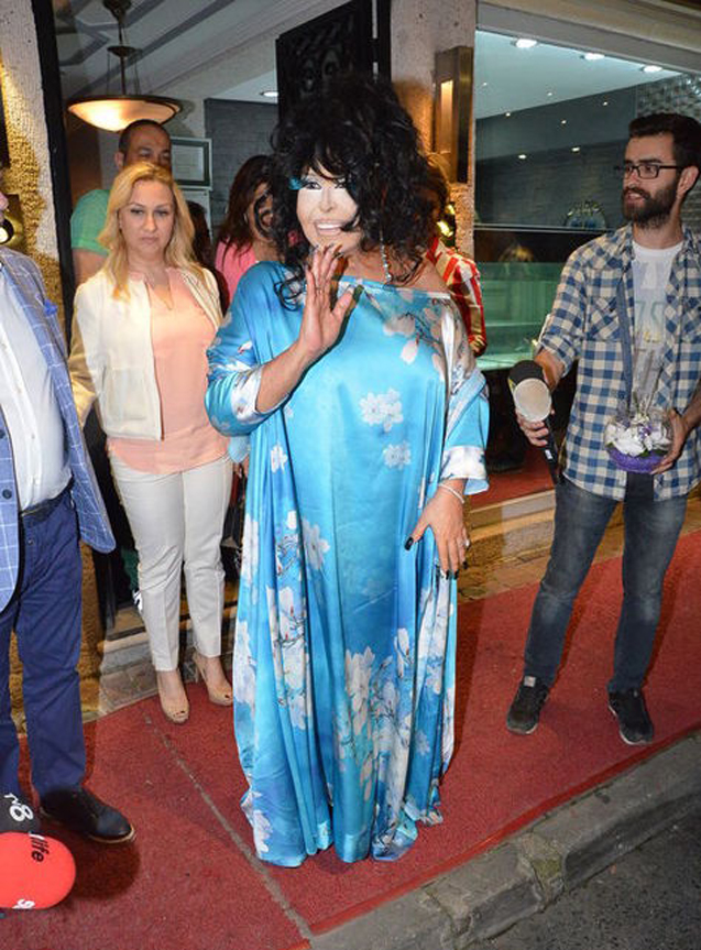 M&uuml;hafizə&ccedil;i uşağa yumruq atdı - M&uuml;ğənni m&uuml;daxilə etdi + Fotolar