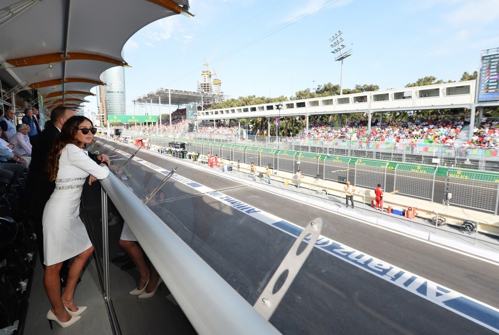 Prezident ailəsi Formula 1-də - Fotolar
