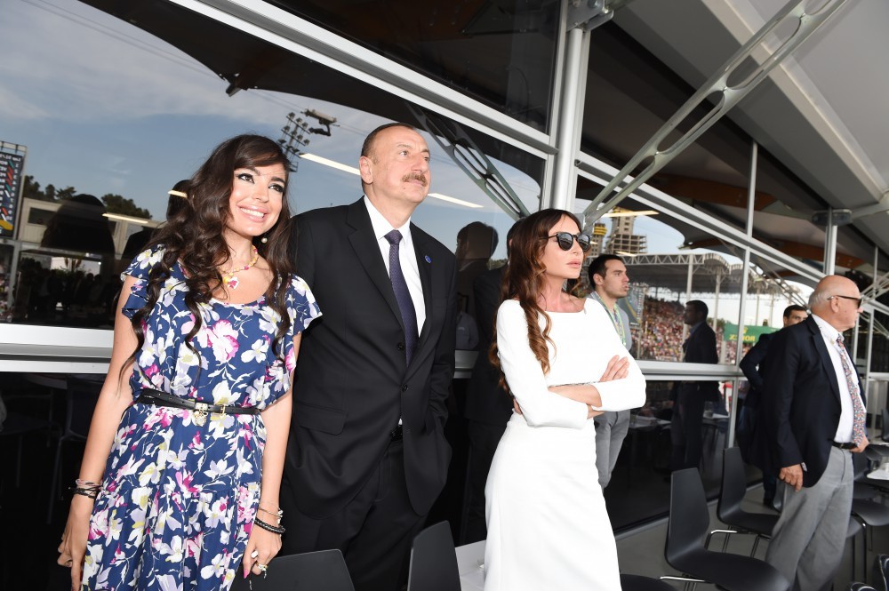 Prezident ailəsi Formula 1-də - Fotolar