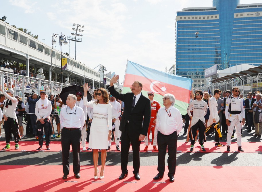 Prezident ailəsi Formula 1-də - Fotolar