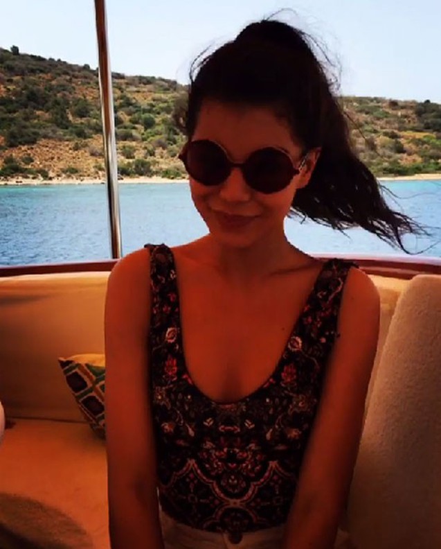 21 yaş kiçik sevgilisi ilə tətildə -  Fotolar