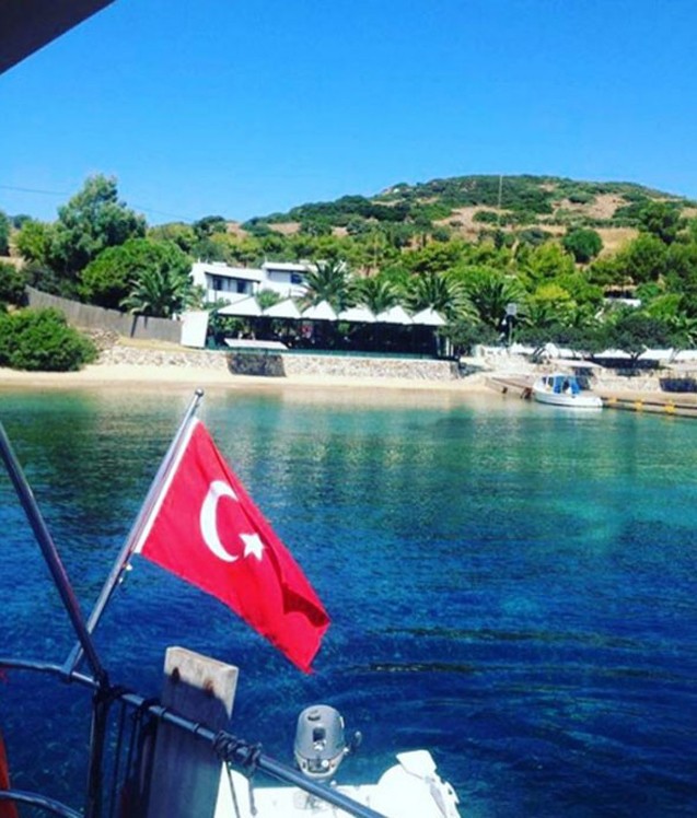 21 yaş kiçik sevgilisi ilə tətildə -  Fotolar