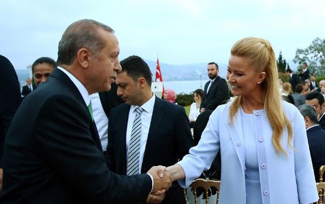 Ərdoğan m&uuml;ğənnilərə iftar verdi - Fotolar