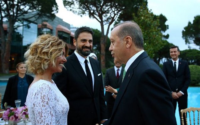 Ərdoğan m&uuml;ğənnilərə iftar verdi - Fotolar