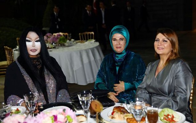 Ərdoğan m&uuml;ğənnilərə iftar verdi - Fotolar