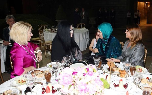 Ərdoğan m&uuml;ğənnilərə iftar verdi - Fotolar