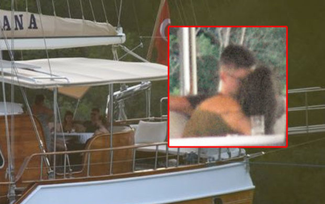 21 yaş kiçik sevgilisi ilə tətildə -  Fotolar