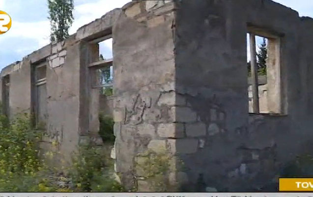 Bu məktəb dağılacaq - Şagirdlər təhl&uuml;kədə + Video