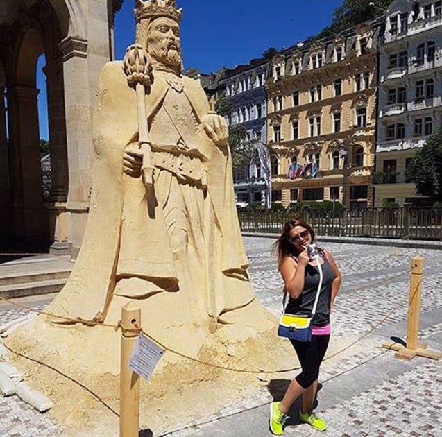 “Elə ortadan çatlayın...” -  Xatirə İslam + Fotolar