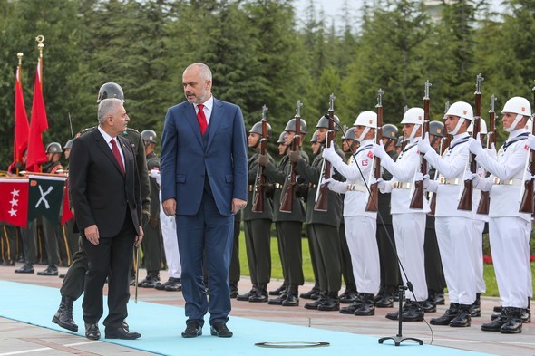 Binəli Yıldırım dünyanın ən uzunboylu baş naziri ilə -  Fotolar