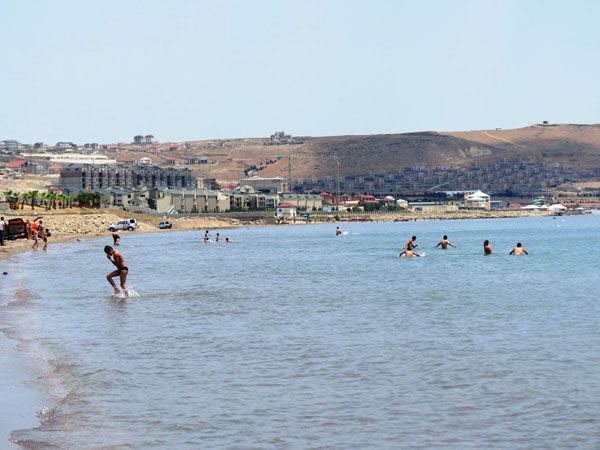 Bakıda kasıblar üçün pulsuz çimərlik  -  Fotolar