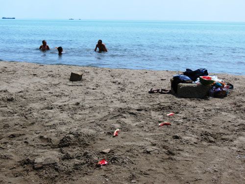 Bakıda kasıblar üçün pulsuz çimərlik  -  Fotolar