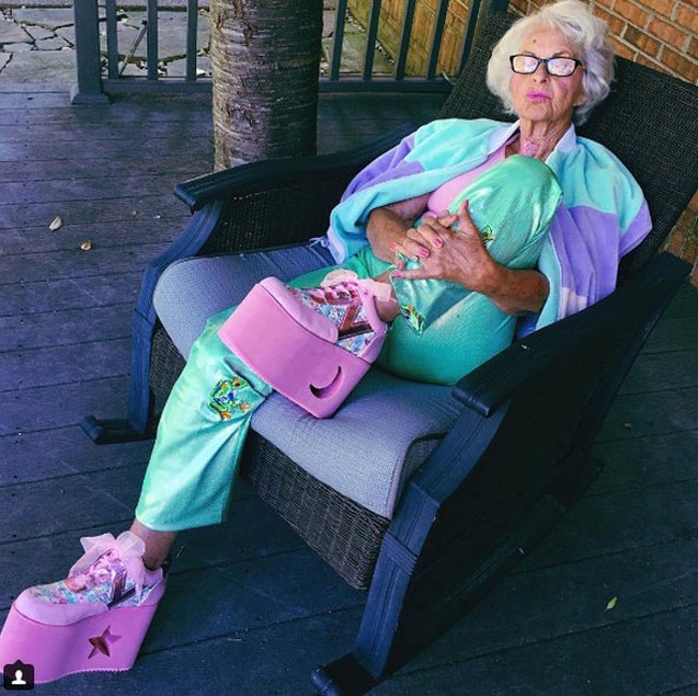 Kişiləri “oğurlayan” 87 yaşlı qadın... - Fotolar Kişiləri “oğurlayan” 87 yaşlı qadın... - Fotolar