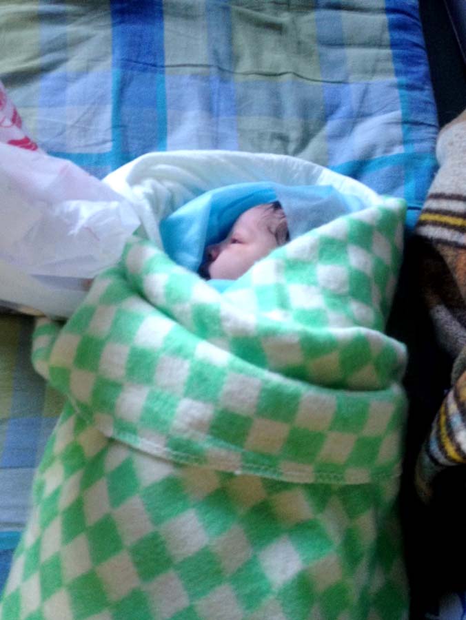 Bakı-Xarkov qatarında doğuş - Oğlan uşağı d&uuml;nyaya gəldi+Foto