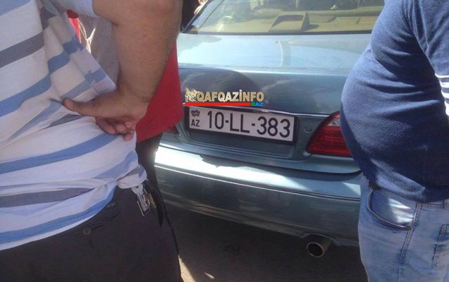 Bakıda sürücünün ürəyi tutdu  -  Maşını boruya çırpdı+Fotolar
