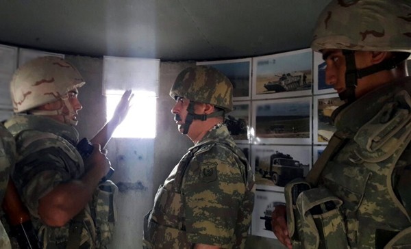 Nazirlə Nəcməddin Sadıkov əsgərlərlə görüşdü - Fotolar Nazirlə Nəcməddin Sadıkov əsgərlərlə görüşdü - Fotolar