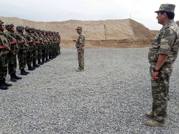 Nazirlə Nəcməddin Sadıkov əsgərlərlə görüşdü - Fotolar Nazirlə Nəcməddin Sadıkov əsgərlərlə görüşdü - Fotolar