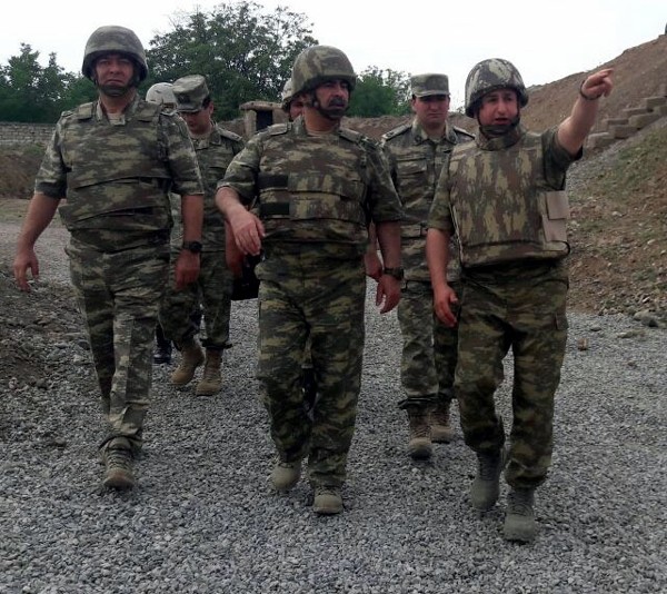 Nazirlə Nəcməddin Sadıkov əsgərlərlə görüşdü - Fotolar Nazirlə Nəcməddin Sadıkov əsgərlərlə görüşdü - Fotolar