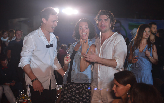 Məşhur rus m&uuml;ğənni Bakıda sərxoş oldu -  Fotolar