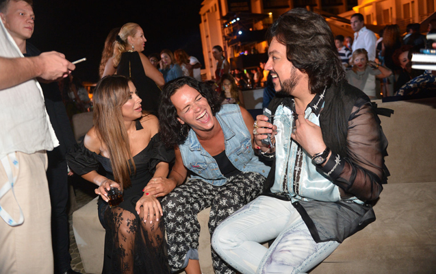 Məşhur rus m&uuml;ğənni Bakıda sərxoş oldu -  Fotolar