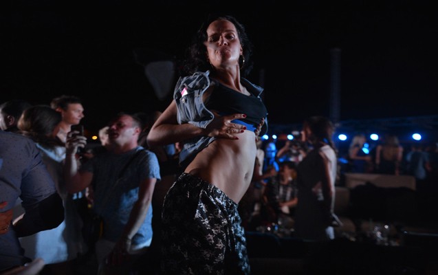 Məşhur rus m&uuml;ğənni Bakıda sərxoş oldu -  Fotolar