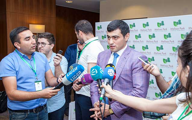  Bakıda ilk dəfə yeni binaya köçənlərə çıxarış verildi