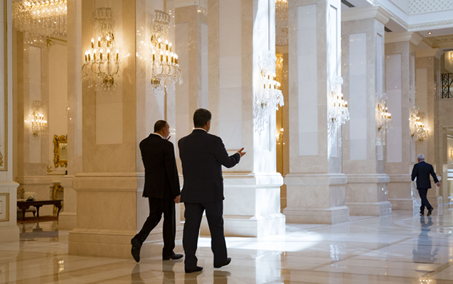 Əliyevlə Poroşenko təkbətək görüşdü - Fotolar