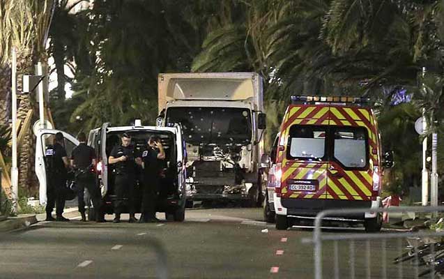 Fransada dəhşətli terror -   80-dən çox ölən var + Video