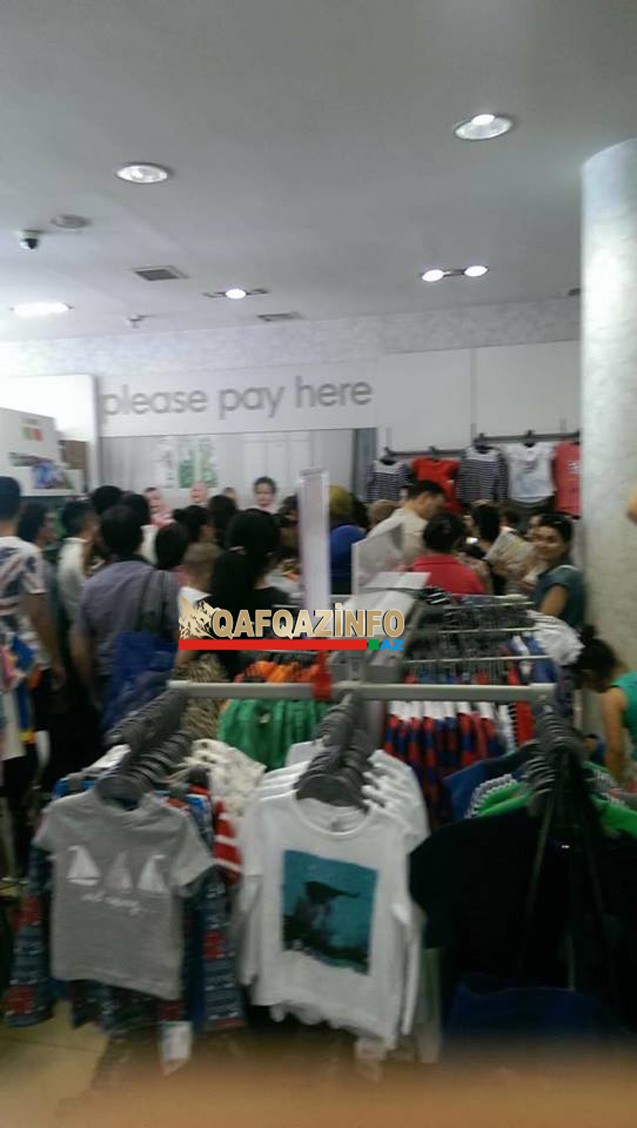 “Mothercare”də endirim biabırçılığı -  Fotolar