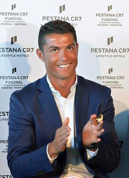 Ronaldo otel açdı - Fotolar