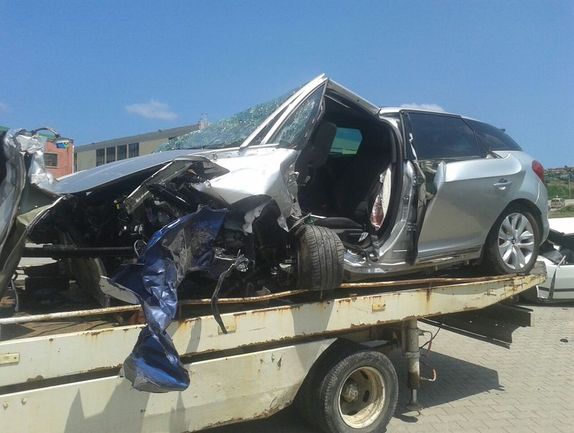 Məşhur aktyor qəzaya d&uuml;şd&uuml; -  Fotolar