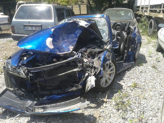 Məşhur aktyor qəzaya d&uuml;şd&uuml; -  Fotolar