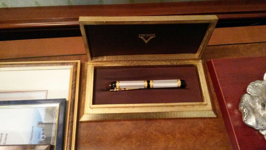 G&ouml;mr&uuml;k rəisinin evində ayaqqabı qutularında k&uuml;lli miqdarda dollar tapıldı - Fotolar