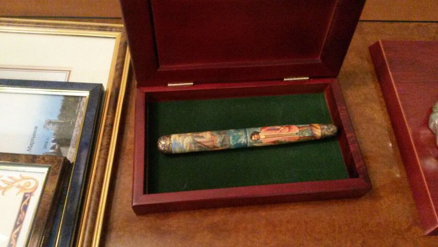 G&ouml;mr&uuml;k rəisinin evində ayaqqabı qutularında k&uuml;lli miqdarda dollar tapıldı - Fotolar