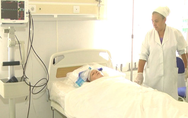 Əri baltalayan qadın danışdı - “3 yaşlı qızını da öldürəcəkdi”