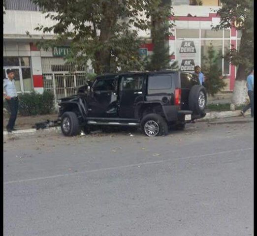 Ağdaşda “HUMMER” ağaca çırpıldı -  Fotolar