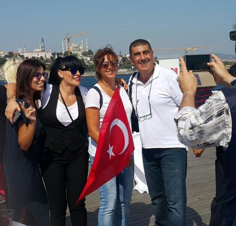 Məşhurlar tarixi mitinqdə -  Fotolar