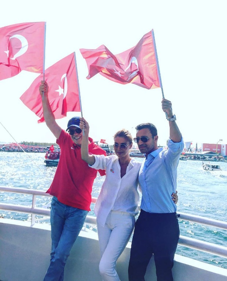 Məşhurlar tarixi mitinqdə -  Fotolar