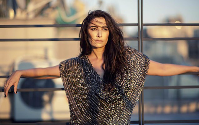 Məşhur müğənni dünənki mitinqə “şou” dedi -  Etiraza səbəb oldu