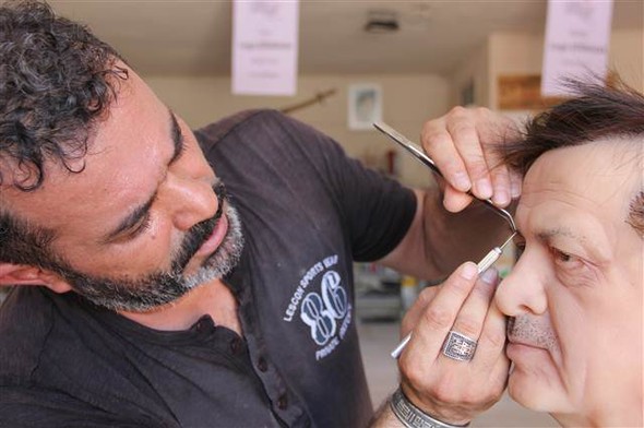 Ərdoğanın büstündə 500 nəfərin saçından istifadə etdi - Fotolar Ərdoğanın büstündə 500 nəfərin saçından istifadə etdi - Fotolar