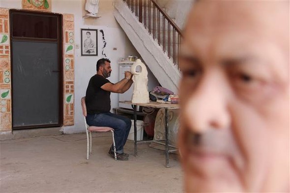 Ərdoğanın büstündə 500 nəfərin saçından istifadə etdi - Fotolar Ərdoğanın büstündə 500 nəfərin saçından istifadə etdi - Fotolar