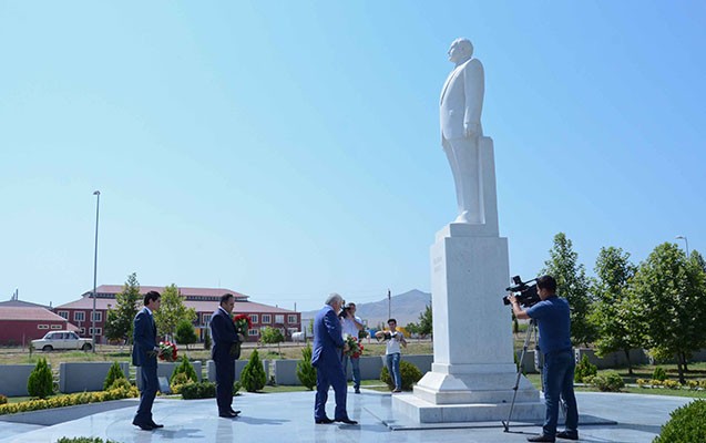 Ziya Məmmədov vətəndaşlarla görüşüb Ziya Məmmədov vətəndaşlarla görüşüb