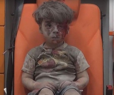 Hamı dünyaya küsən suriyalı uşaqdan danışır - Video Hamı dünyaya küsən suriyalı uşaqdan danışır - Video