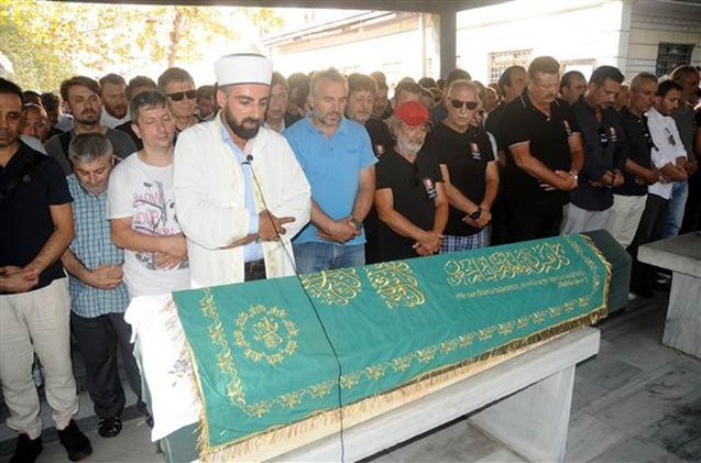 Məşhur aktyorun yas mərasimindən - Fotolar