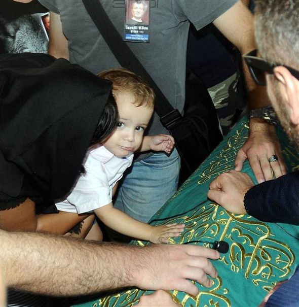 Məşhur aktyorun yas mərasimindən - Fotolar